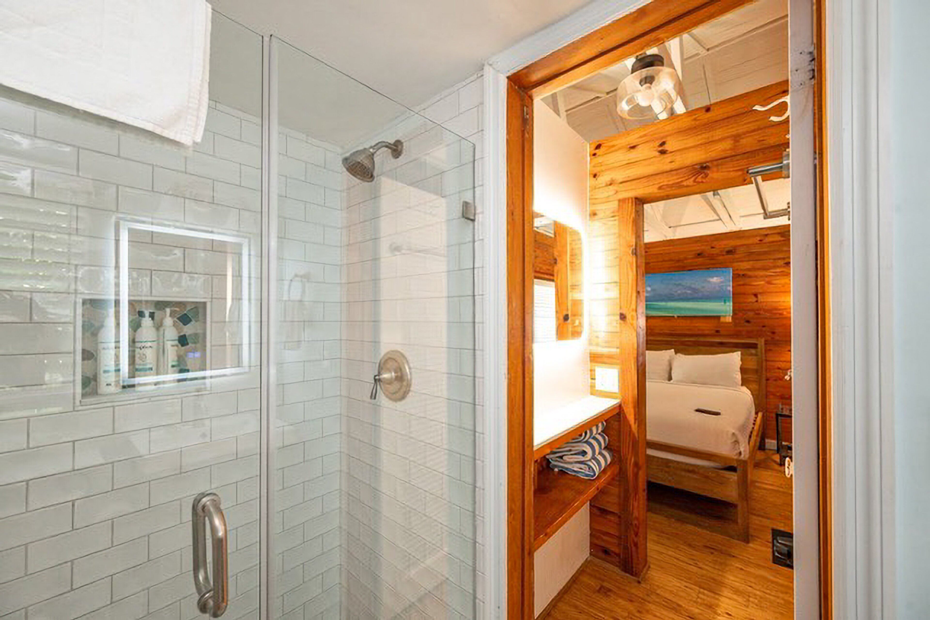 Shower, hair dryer, towels