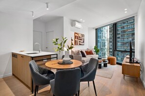 Apartment | Private kitchen - Chic Apartment Near Crown Casino,pool, Gym & Views (Melbourne)