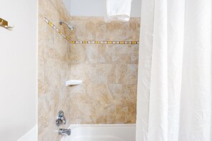 Shower, towels - Soundfront home with boat trailer parking, scenic balcony, grill, & full kitchen (Key West)