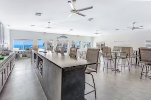 Dining - Gulfside condo with gorgeous views, shared pool, WiFi, & close to attractions (Marathon)