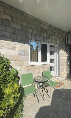 Terrace/patio - Apartments KinGs (Petrovac)