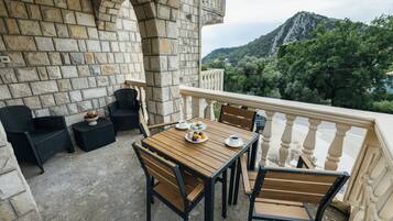 Classic Apartment, Balcony, Mountain View | Balcony