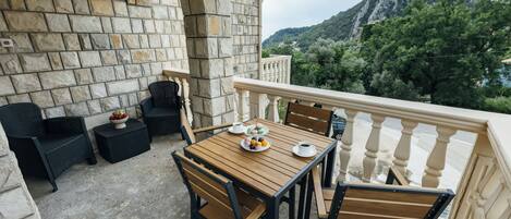 Classic Apartment, Balcony, Mountain View | Balcony