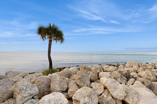 Comfortable Condo with Pool, Private Balcony, & Beach Access