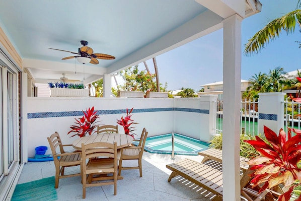 Pool - Enchanting waterfront townhouse with balcony, mini oasis pool, & washer/dryer (Duck Key)