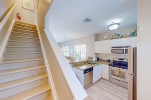 Fridge, microwave, oven, stovetop - Enchanting waterfront townhouse with balcony, mini oasis pool, & washer/dryer (Duck Key)