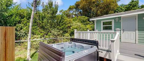 Outdoor spa tub
