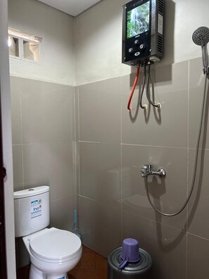 Standard Room | Bathroom - Alkasturi Hotel & Cottage Syariah (Kabupaten Bandung)