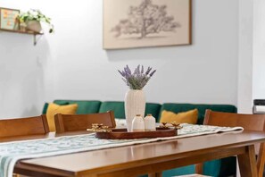 Dining - Branson Family Haven (New Deck) First Responder (Branson)
