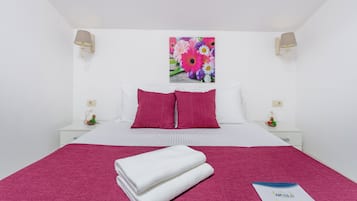 Deluxe Apartment, Balcony, Partial Sea View | Desk, free WiFi, bed sheets