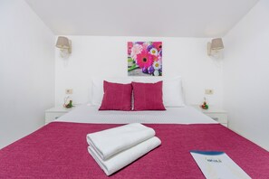 Deluxe Apartment, Balcony, Partial Sea View
