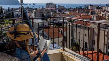 Appartement Deluxe, balcon, vue mer | Vue depuis le balcon