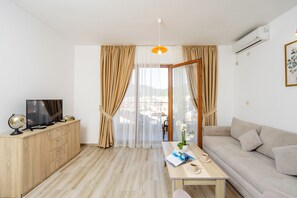Familienapartment, Balkon | Wohnbereich