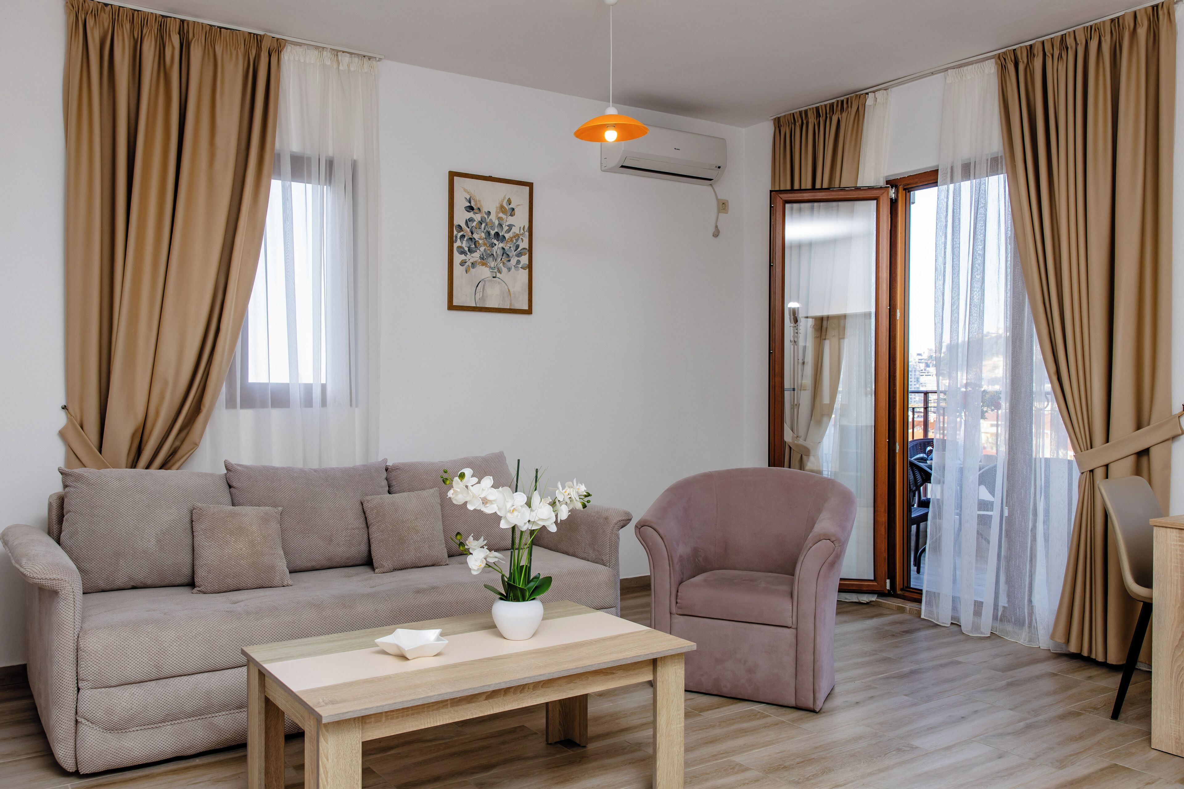 Comfort-Apartment, Balkon, Meerblick | Wohnbereich