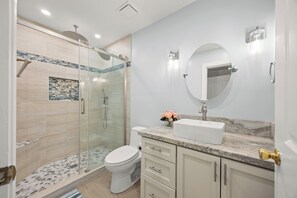 Bathroom - New Listing! Updated Luxury 2 BR 2.5 BA Golf Condo Near Ocean Bikes & Beach Gear (Hilton Head Island)