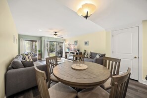 Dining - New Listing! Updated Luxury 2 BR 2.5 BA Golf Condo Near Ocean Bikes & Beach Gear (Hilton Head Island)