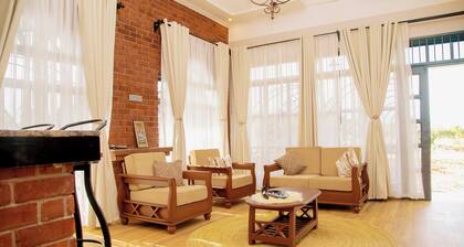 Cosey Farm House and tent near Ngorongoro, Serengeti and Manyara destinations.