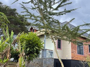 Exterior - Cosey Farm House and tent near  Ngorongoro, Serengeti and Manyara destinations. (Karatu - Arusha)