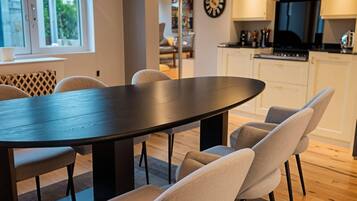 Apartment | Dining