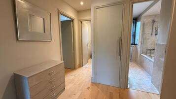 Apartment | Bathroom