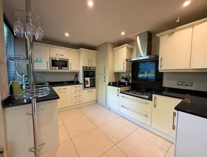 Apartment | Private kitchen - Stylish Dulwich Apartment With Parking (London)
