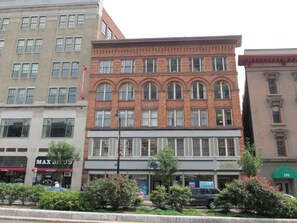 Exterior - Fully Furnished Private Studio Loft Free Utilities Elevator (Hartford)