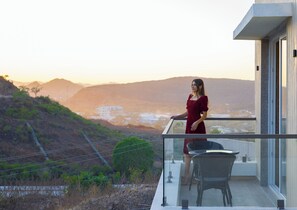 Villa Deluxe, balcon, vue sur le jardin | Terrain de l’hébergement 