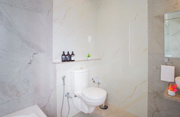 Deluxe Villa, Balcony, Garden View | Bathroom - ELIVAAS Shourya Elite Sereno 4 BHK Villa (Udaipur)
