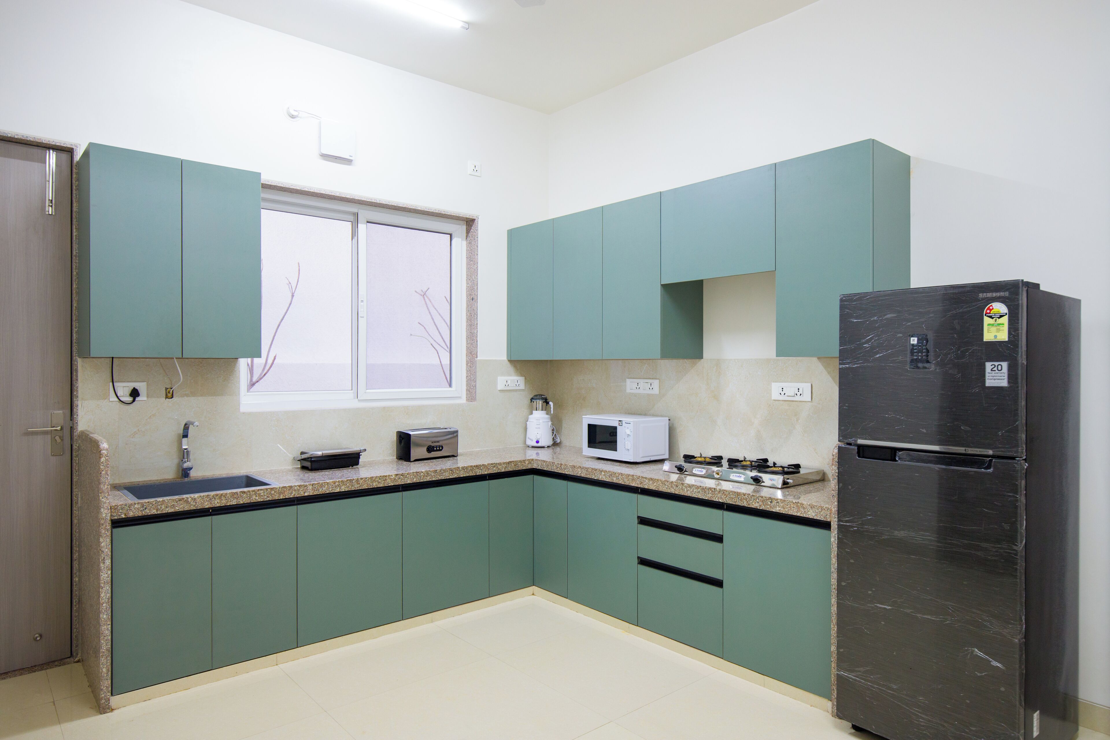 Deluxe Villa, Balcony, Garden View | Private kitchen
