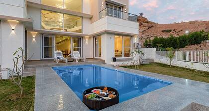 ELIVAAS Shourya Elite Sereno 4 BHK Villa