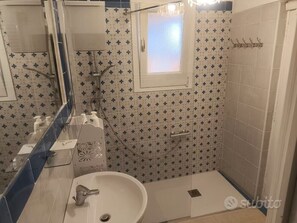 Bathroom - Vrbo Property (Vico Equense)