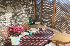 屋外ダイニングエリア