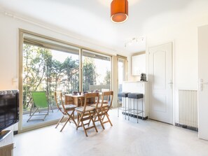 House | Dining - Seaside Holiday Home in Antibes (Antibes)
