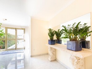 House | Reception - Seaside Holiday Home in Antibes (Antibes)