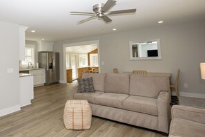 Living area - 2.5 Miles to Pinehurst Resort, Private Cottage on 2-Acres (Aberdeen)