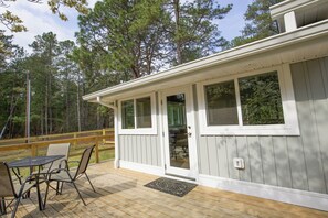 Outdoor dining - 2.5 Miles to Pinehurst Resort, Private Cottage on 2-Acres (Aberdeen)