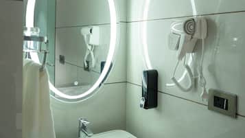 Deluxe Room | Bathroom