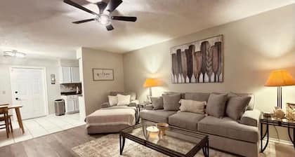 Rainbow river retreat-Spacious 3 bedroom home on oversize lot. Bring your boat!