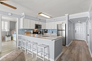 Fridge, microwave, oven, stovetop - Oceanfront well maintained & nicely decorated condo +Free Attraction Tickets! (North Myrtle Beach)