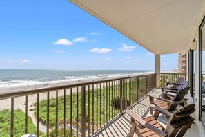 Property grounds - Oceanfront well maintained & nicely decorated condo +Free Attraction Tickets! (North Myrtle Beach)