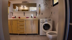 Shower, hair dryer, towels, soap - Furnished apartment in a luxury residence in the heart of Saly (Saly)
