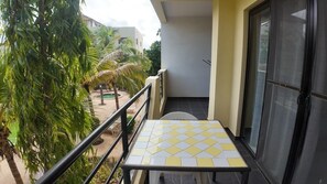 Outdoor dining - Furnished apartment in a luxury residence in the heart of Saly (Saly)