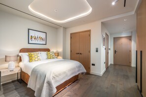 Iron/ironing board, Internet, bed sheets - Luxury Residence - TCRW Soho Square (London)
