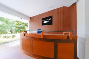 House | Reception - Deluxetownhouse Oak Thiruvallam Lakeview (Thiruvananthapuram)