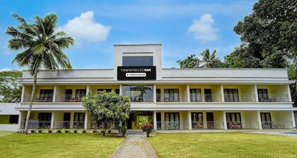 Townhouse Oak Thiruvallam Lakeview