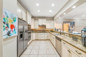 Apartment - Oceanview 3B Condo w Beach Access Heated Pool (Holmes Beach)