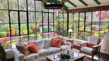 House | 4 bedrooms, Internet