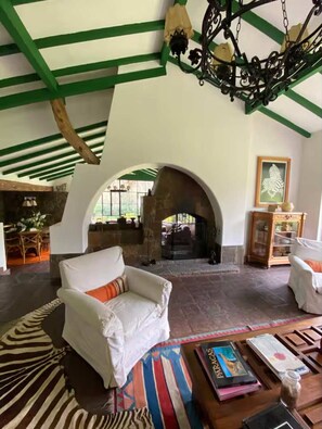 House - w Charming 4BR Getaway w Pool BBQ Clay Oven (Chaclacayo)