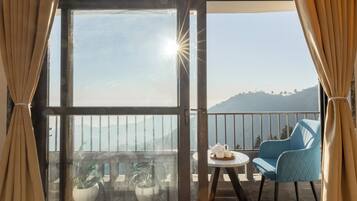 Deluxe Villa, Balcony, Mountain View | Interior
