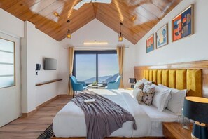 Deluxe villa, balkon, uitzicht op bergen | Een strijkplank/strijkijzer, gratis wifi